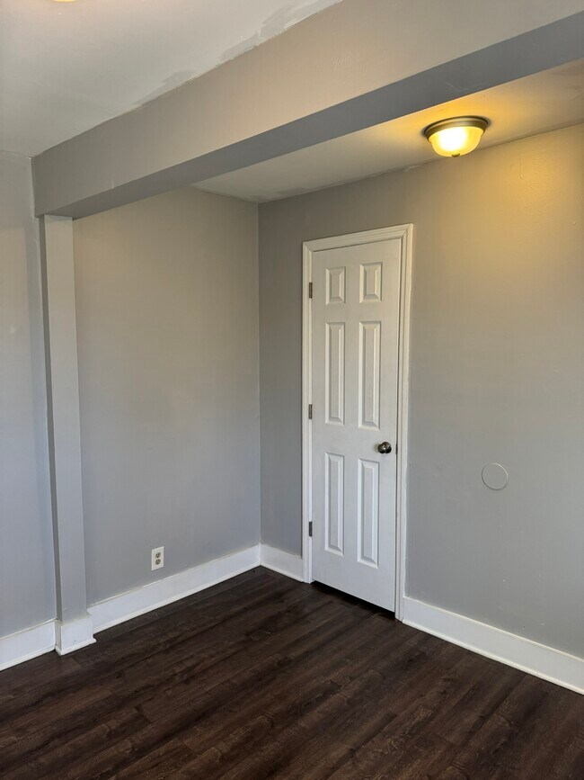 Building Photo - 1609 17th Ave N