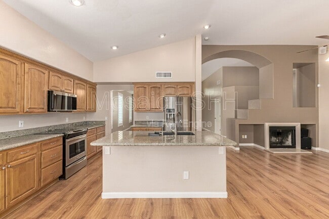 Building Photo - 2738 E Silverwood Dr