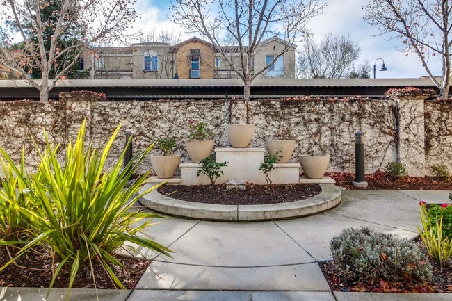 Building Photo - Amazing 3 Bed, 3 Bath Home in Sunnyvale near Seven Seas Park