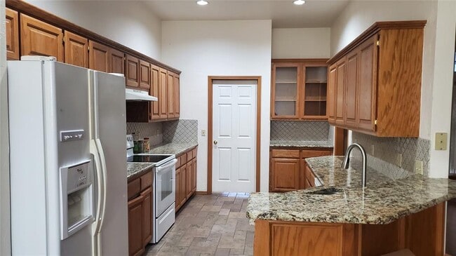 Building Photo - 400 Amanda Dr