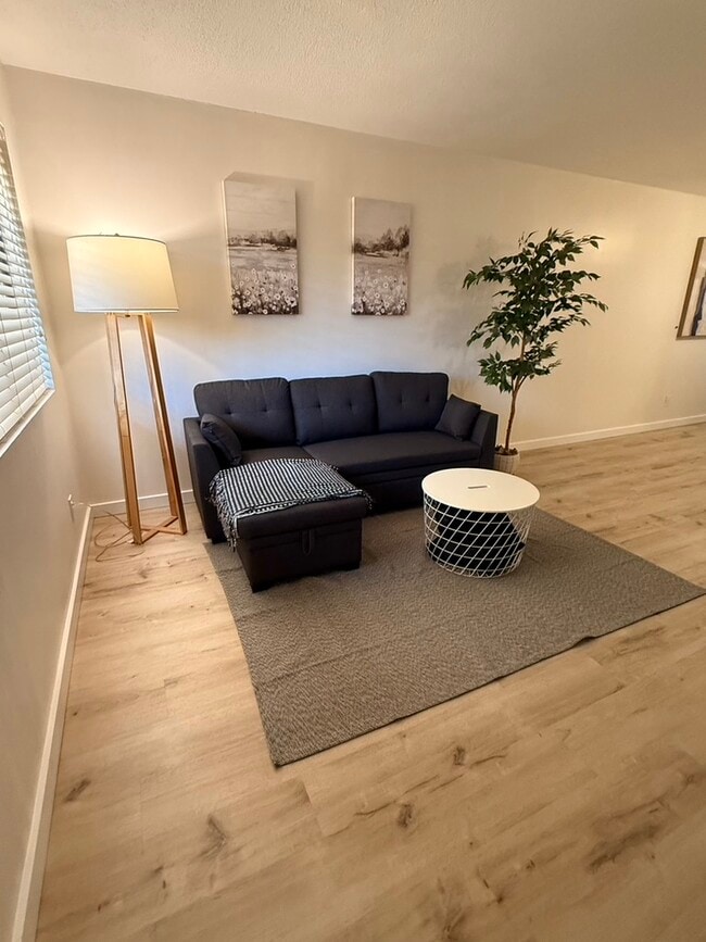 Building Photo - 3301 E Earll Dr