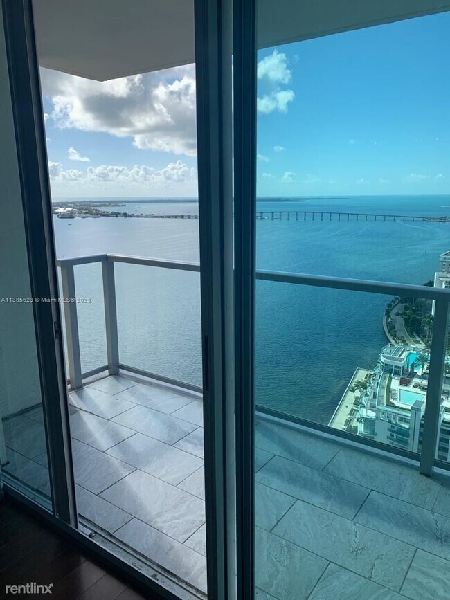 Building Photo - 2 br, 2 bath Condo - 1155 Brickell Bay Dr