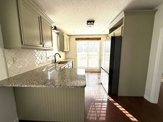 Building Photo - Charming 3 Bedroom Cape Cod