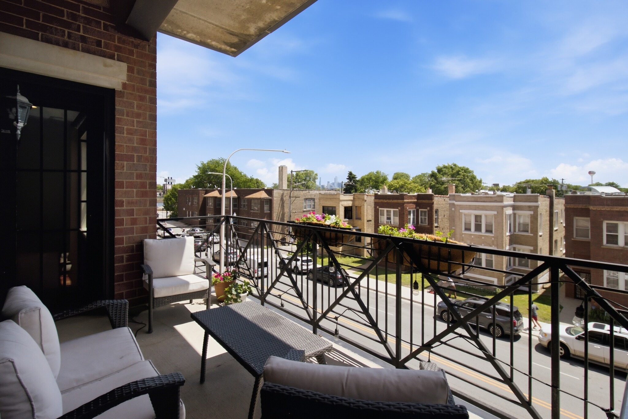 Building Photo - 2801 N Oakley Ave