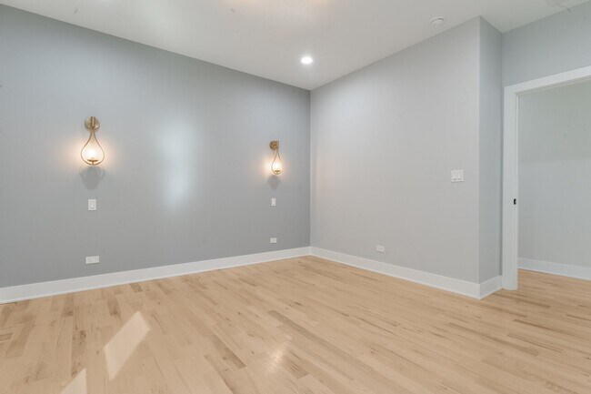 Building Photo - 6410 S Vernon Ave