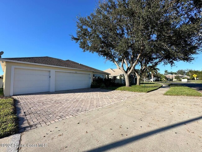 Building Photo - 565 Limerick Dr