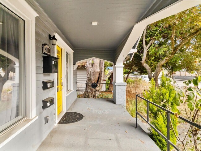 Building Photo - Charming Tacoma 2BR with Private Patio & RV Parking