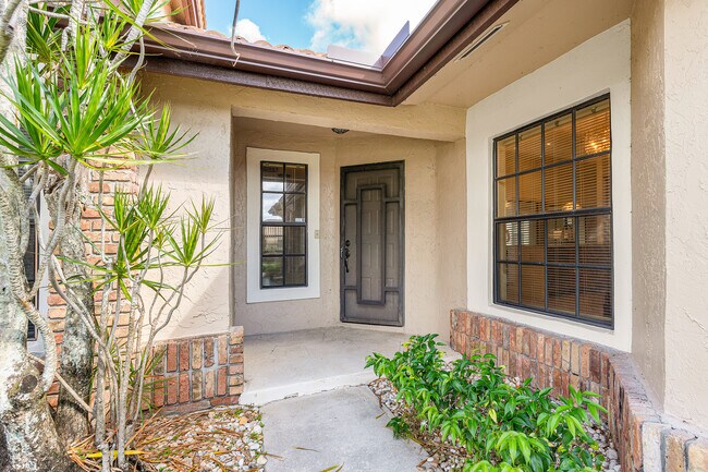 Front entrance - 7205 Sweetbay Ct
