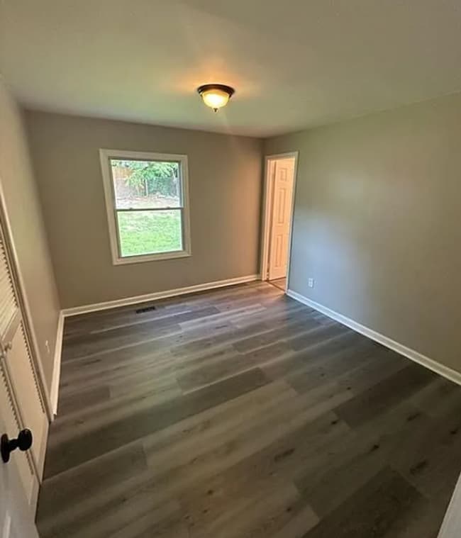 Building Photo - Beautiful 3-Bedroom Home in Quiet Cul-de-Sac | Garage + Fenced Yard | Section 8 & Pet Friendly