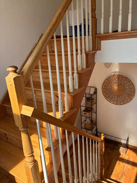 Building Photo - 817 Jackson Ave