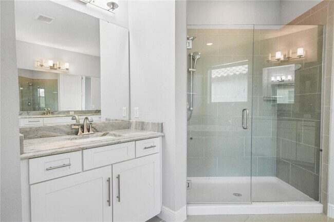 Building Photo - 8394 Lookout Pointe Dr