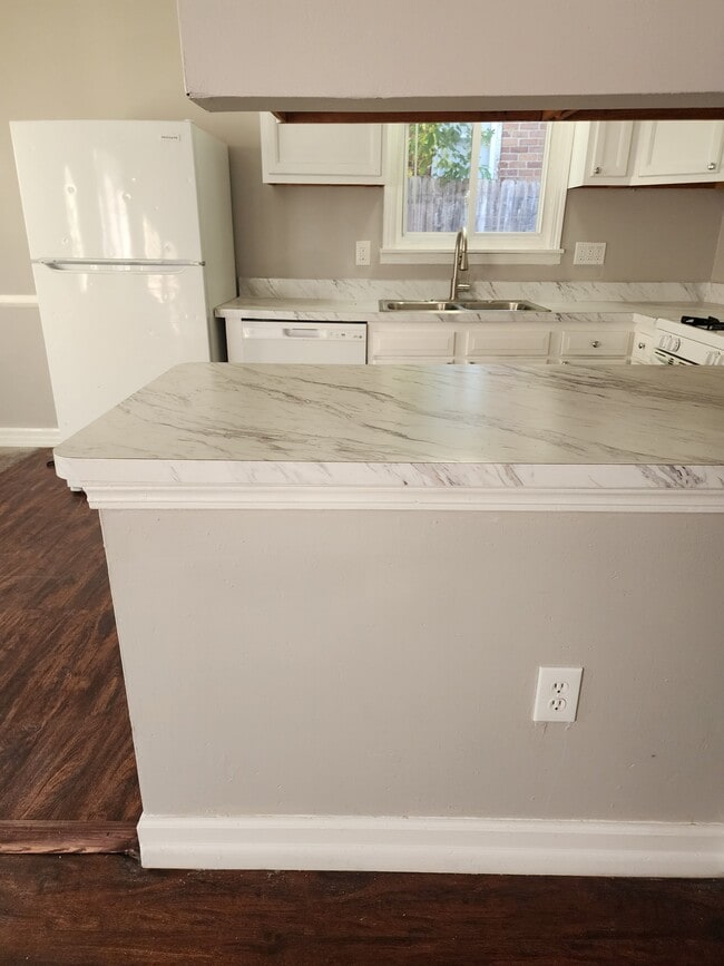 Building Photo - 8619 Republic Ave