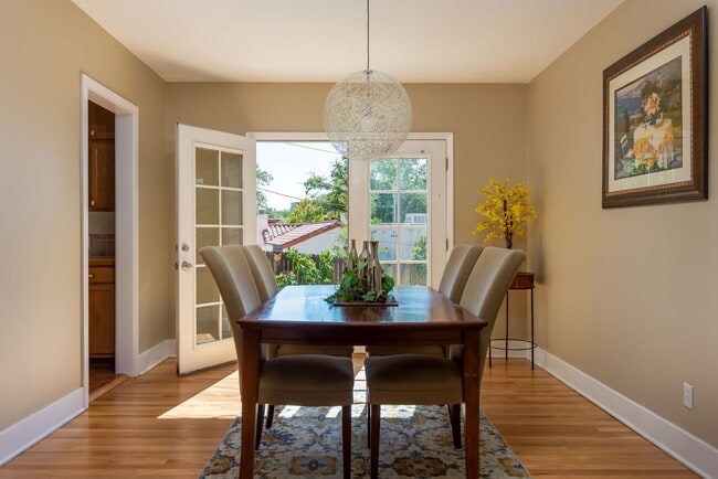 Building Photo - SPRUCE PARK CLASSIC 3/BD 2/BA 2/STORY 2/CG