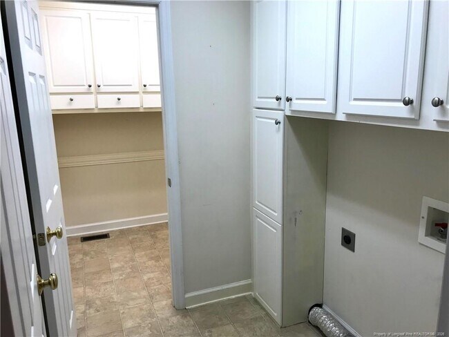 Building Photo - 614 Amberdale W Cir