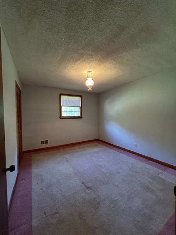 Building Photo - 6 Claytor Rd