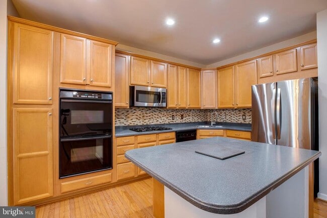 Building Photo - 12691 Heron Ridge Dr