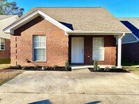 Building Photo - Desirable Saltillo Neighborhood