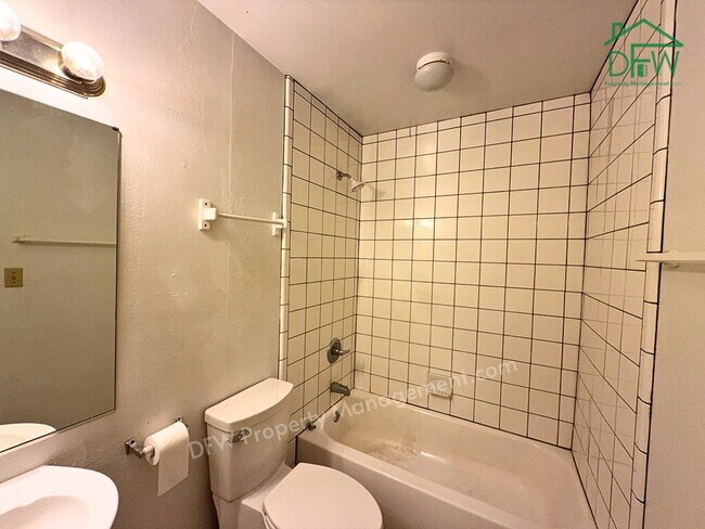 Building Photo - 2-Bed, 1.5-Bath Townhome in Celina ISD