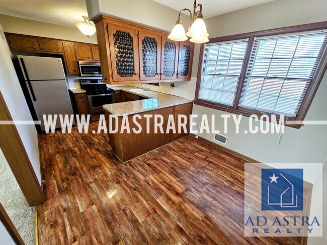Building Photo - Spacious Duplex in Independence-Available ...