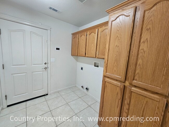Building Photo - 3875 Meadow Oak Way