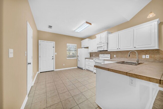 Building Photo - Live just steps from Lake Conroe in this beautifully maintained 3-bedroom, 2-bath home located in...