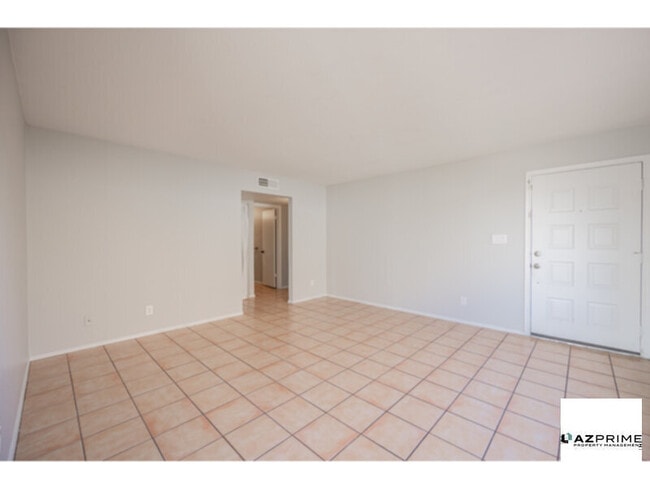 Building Photo - Exceptional 3/2 Tempe Townhouse - Modern C...