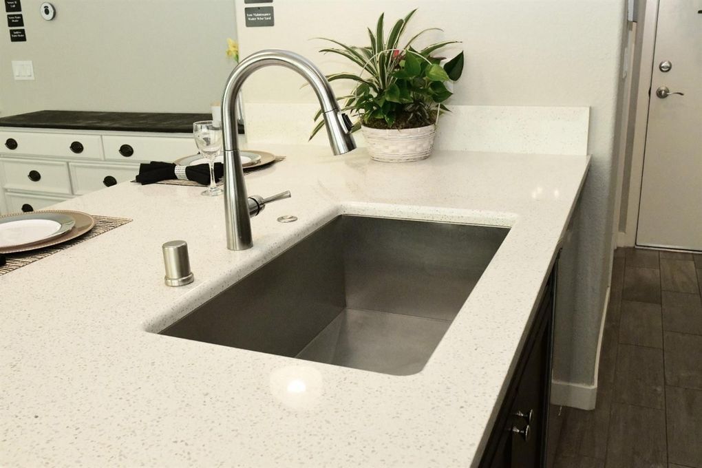 Building Photo - 2580 N McArthur Ave