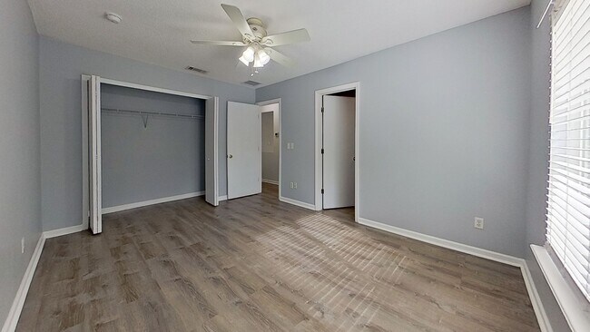 Building Photo - Lovely 2x1 in St. Augustine! Gorgeous Upgrade Kitchen!