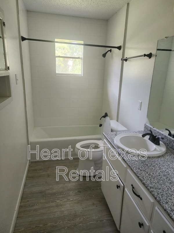 Building Photo - 465 Cranbrook Dr