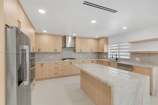 Building Photo - 9360 SW 16th St