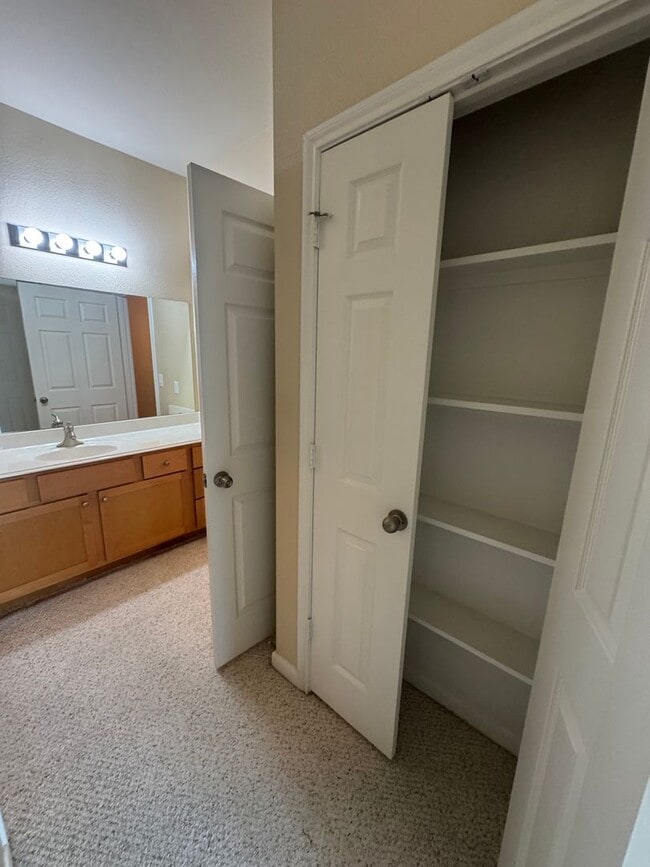 Building Photo - GREAT LOCATION NEAR MEDICAL & USAA | 3 BED...