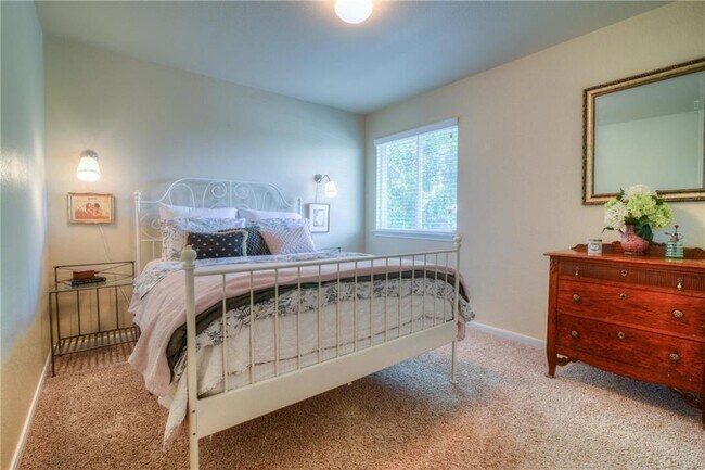 Building Photo - 1412 Willow Vista