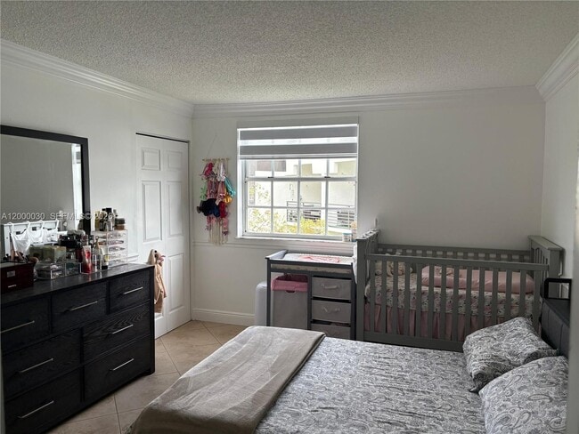 Building Photo - 9731 Fontainebleau Blvd