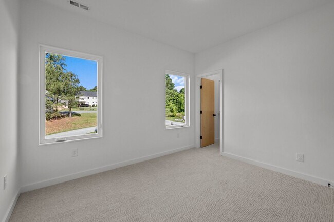 Building Photo - Stunning New Construction Home in the Hear...