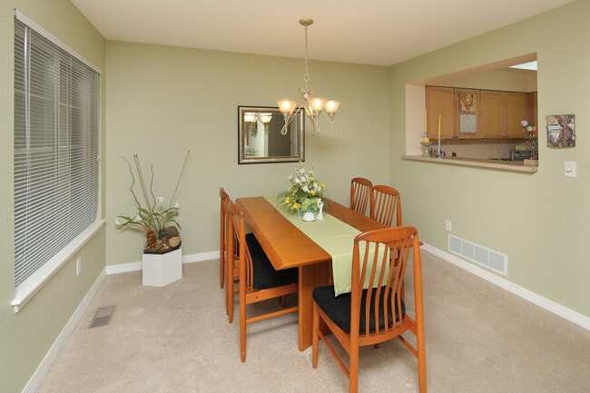 Building Photo - Great Townhome in Southeast Ft. Collins