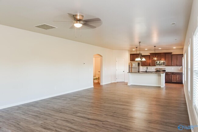 Building Photo - 213 Iron Cir