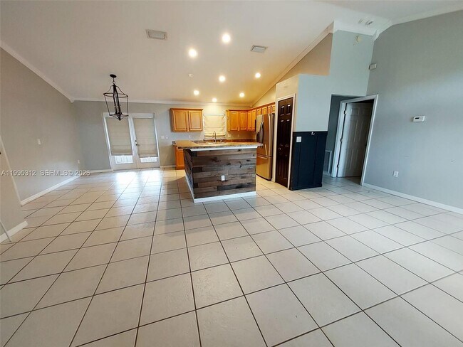 Building Photo - 4031 Santa Barbara Dr