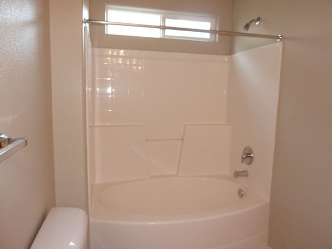 Building Photo - Meridian Home