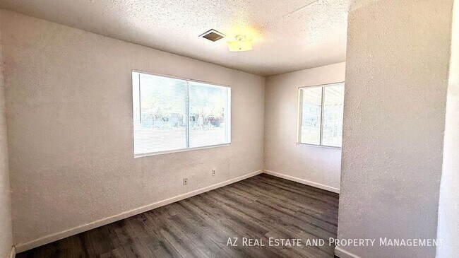 Building Photo - 5547 W Gardenia Ave