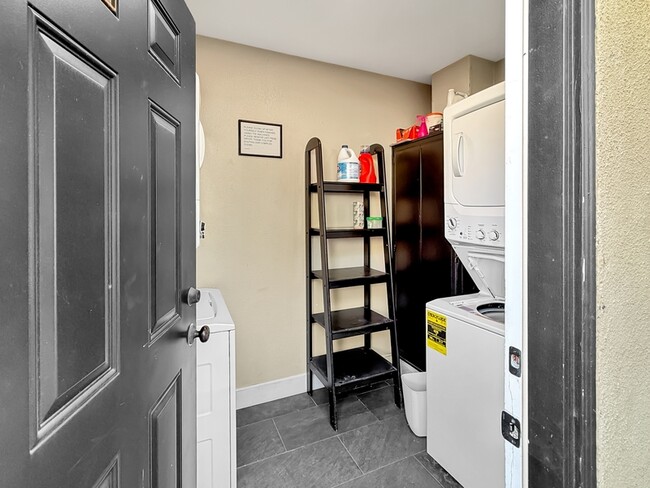 Building Photo - 820 Normark Terrace