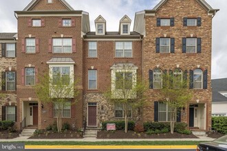 Building Photo - 22569 Norwalk Square
