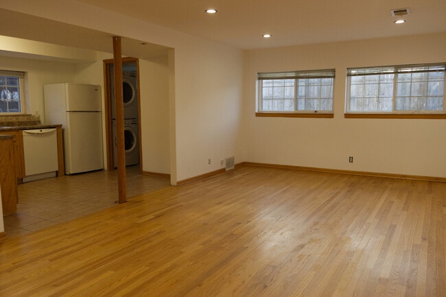 Building Photo - 9910 Crawford Ave