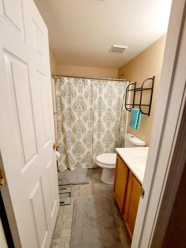 Building Photo - 3800 Sunnyfield Ct