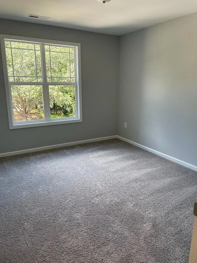 Building Photo - 103 Stewarts Knob Dr