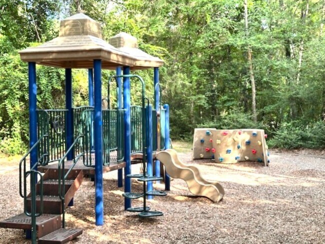 Building Photo - 22 Windfern Pl