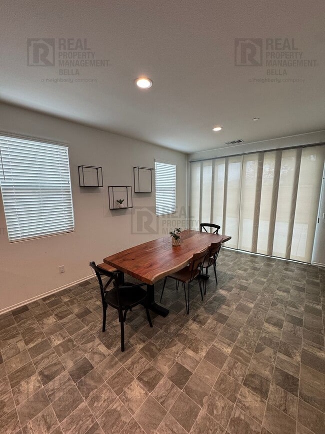 Building Photo - Beautiful 3 Bed, 2 Bath Single-Story Home in McSweeny Farms with Open-Concept Living