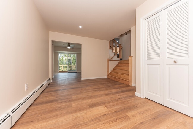 Building Photo - 1520 Traver Rd