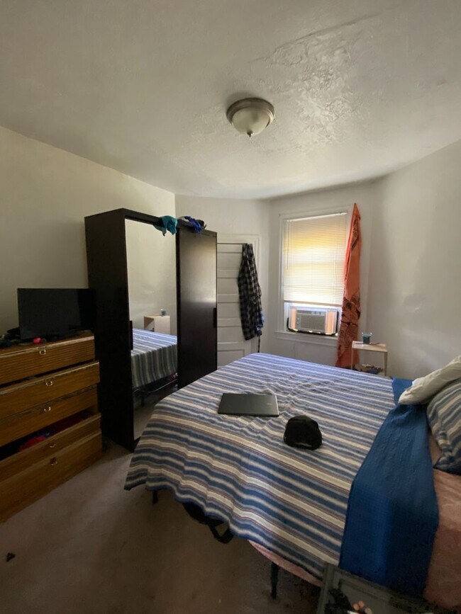 Building Photo - 405 Edgemont St