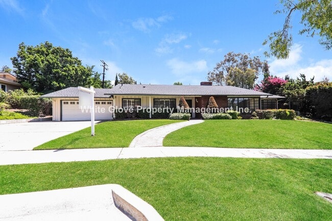 Primary Photo - 4 Bedroom Pool Home in Raymond Hills Neigh...