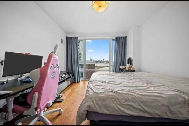 Building Photo - 2 Shore Ln